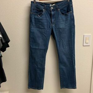 Levi Classic Straight Leg Jeans!